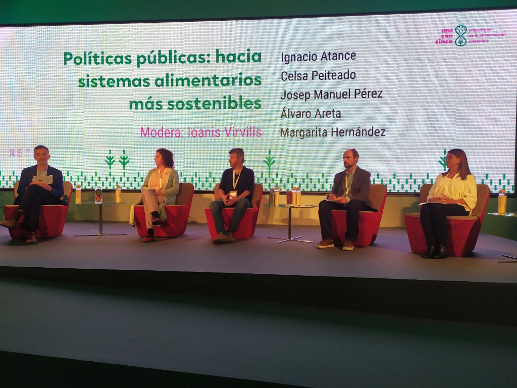 En la mesa redonda «Políticas públicas: hacia sistemas alimentarios más sostenibles» se ha debatido cómo pueden las políticas garantizar la seguridad alimentaria y el cumplimiento de las estrategias europeas en España.